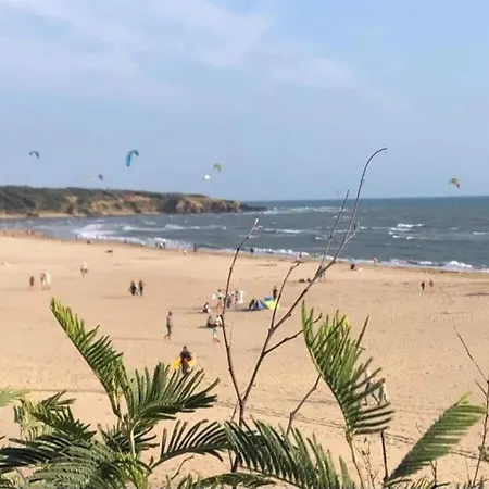 In Avrille Near Sandy Beaches 度假居