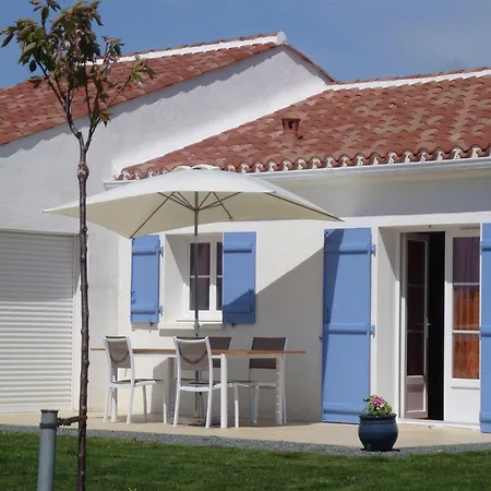 In Avrille Near Sandy Beaches 度假居 *