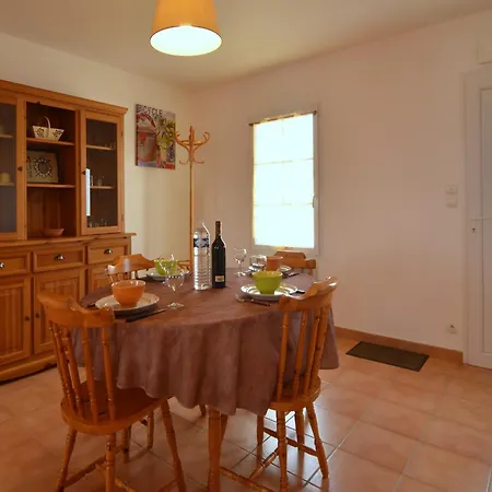 In Avrille Near Sandy Beaches 度假居